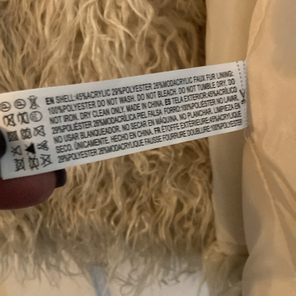 Forever 21 boho cream shag style fur vest. - Picture 4 of 4